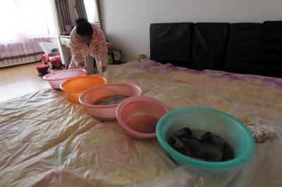 怀柔楼上漏水，住户失联，小区没物管，业主维权难！律师来支招……